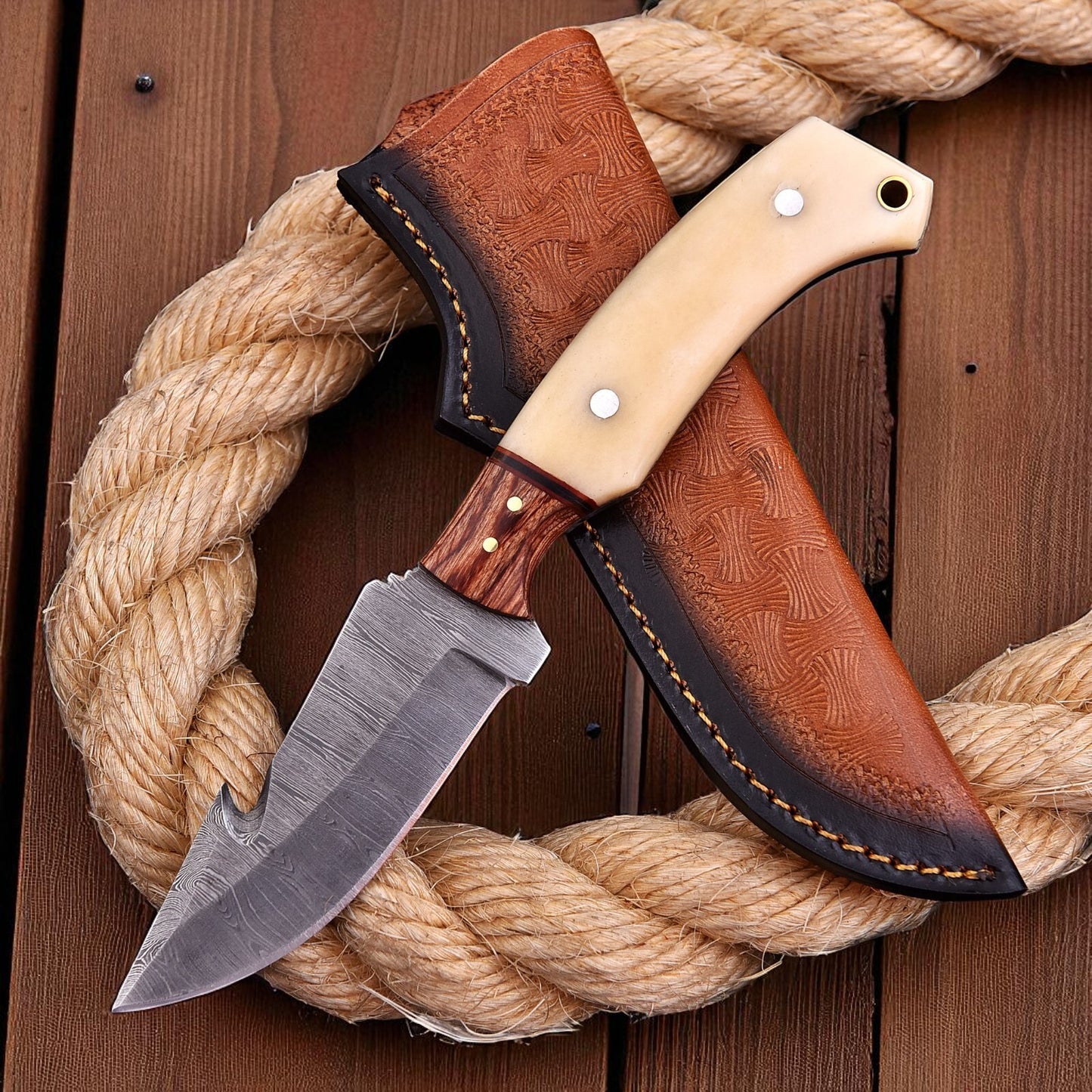 hunting knife with gut hook