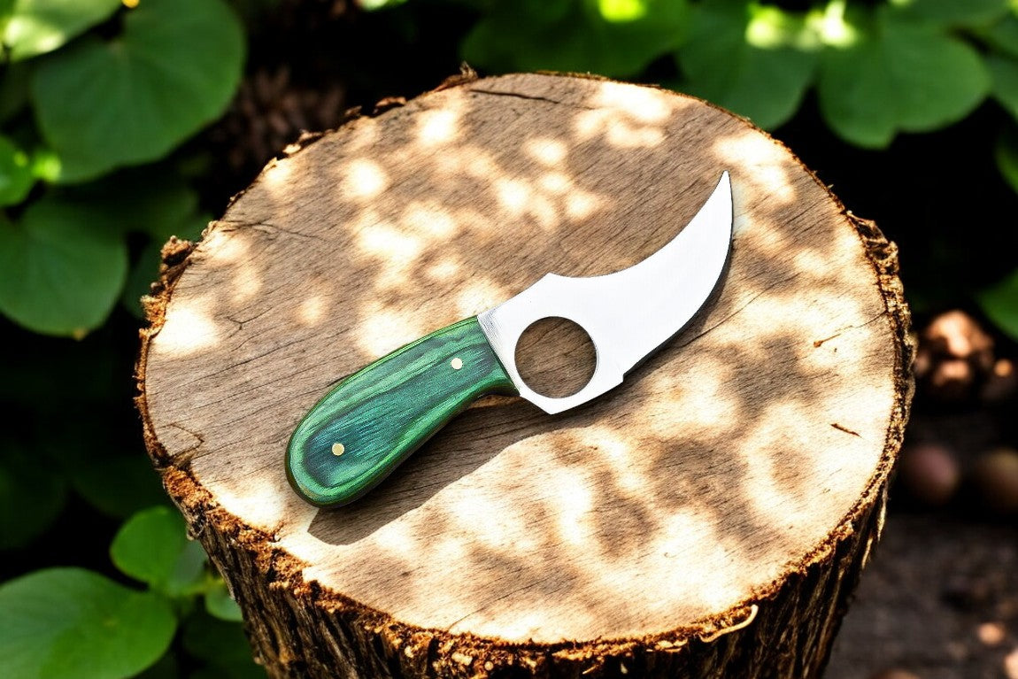 Custom made skinning knife with D2 steel blade and exotic wood handle