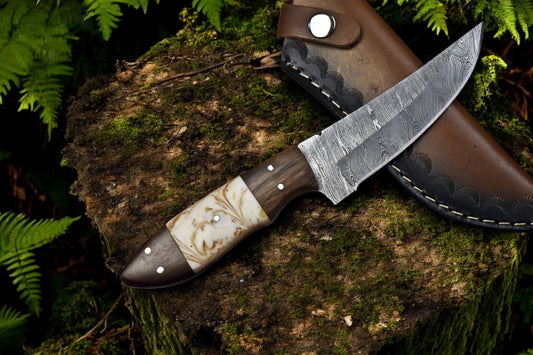 Damascus skinning knife