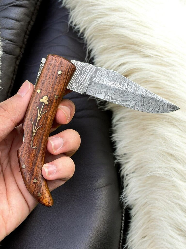 Rosewood Handle on Custom Handmade Foldable Knife