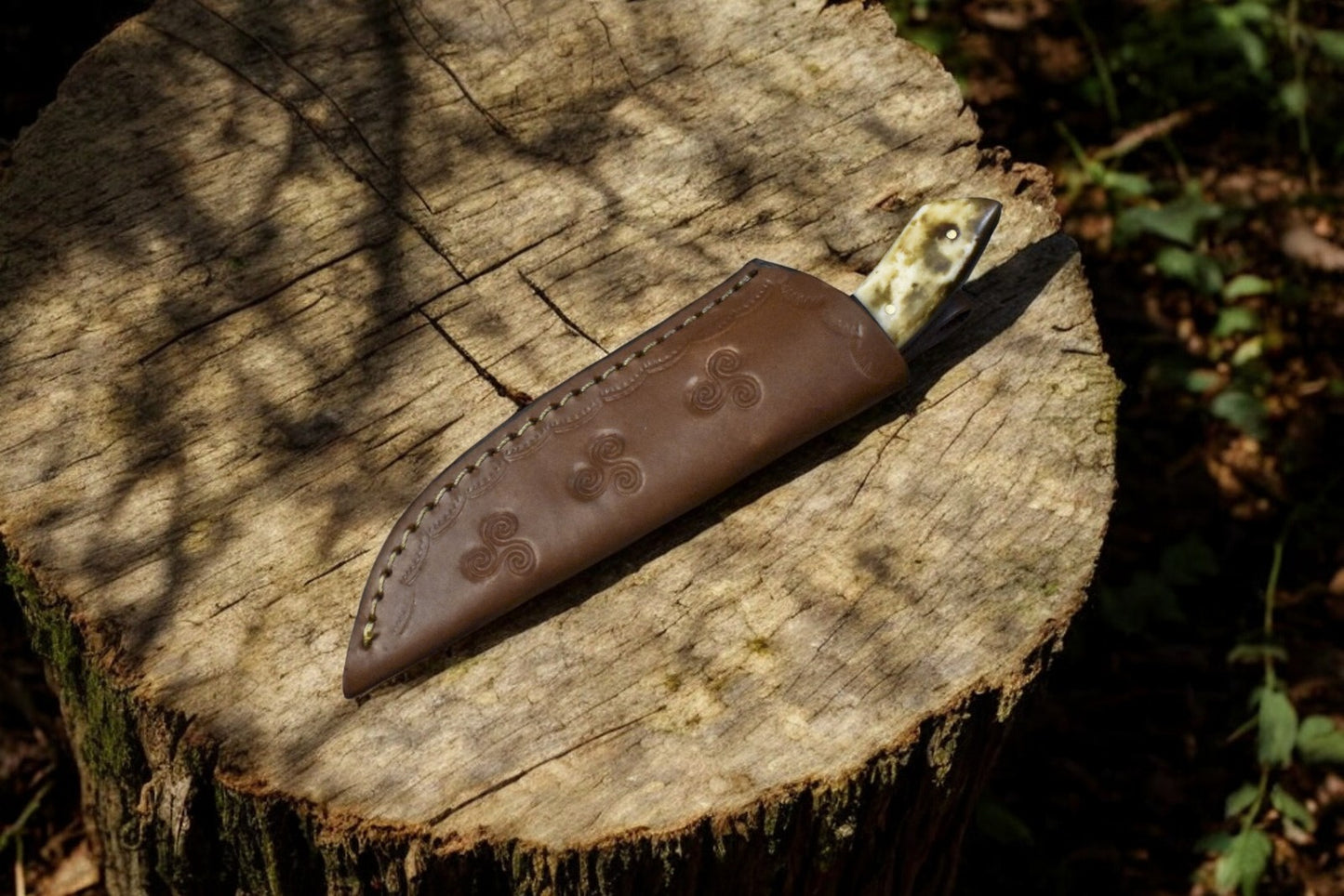 Skinning knife with polished brass bolster and ergonomic handle.
