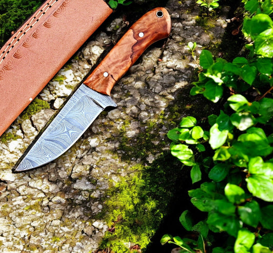 Custom skinning knife