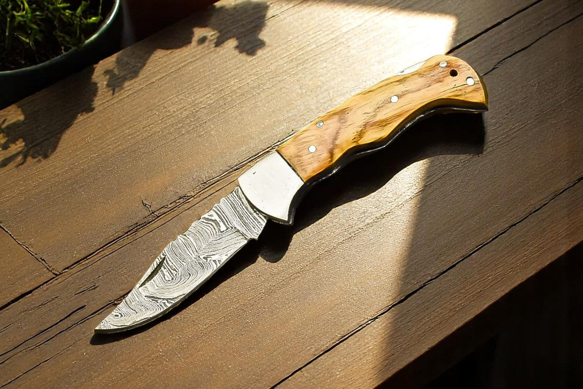 folding knife