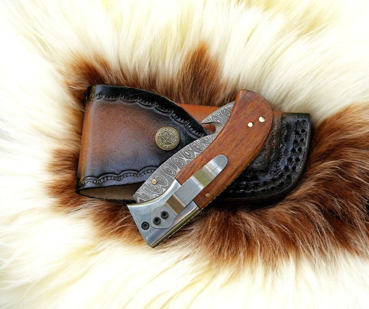Damascus Steel Gut Hook Clip Knife with Leather Case for Protection
