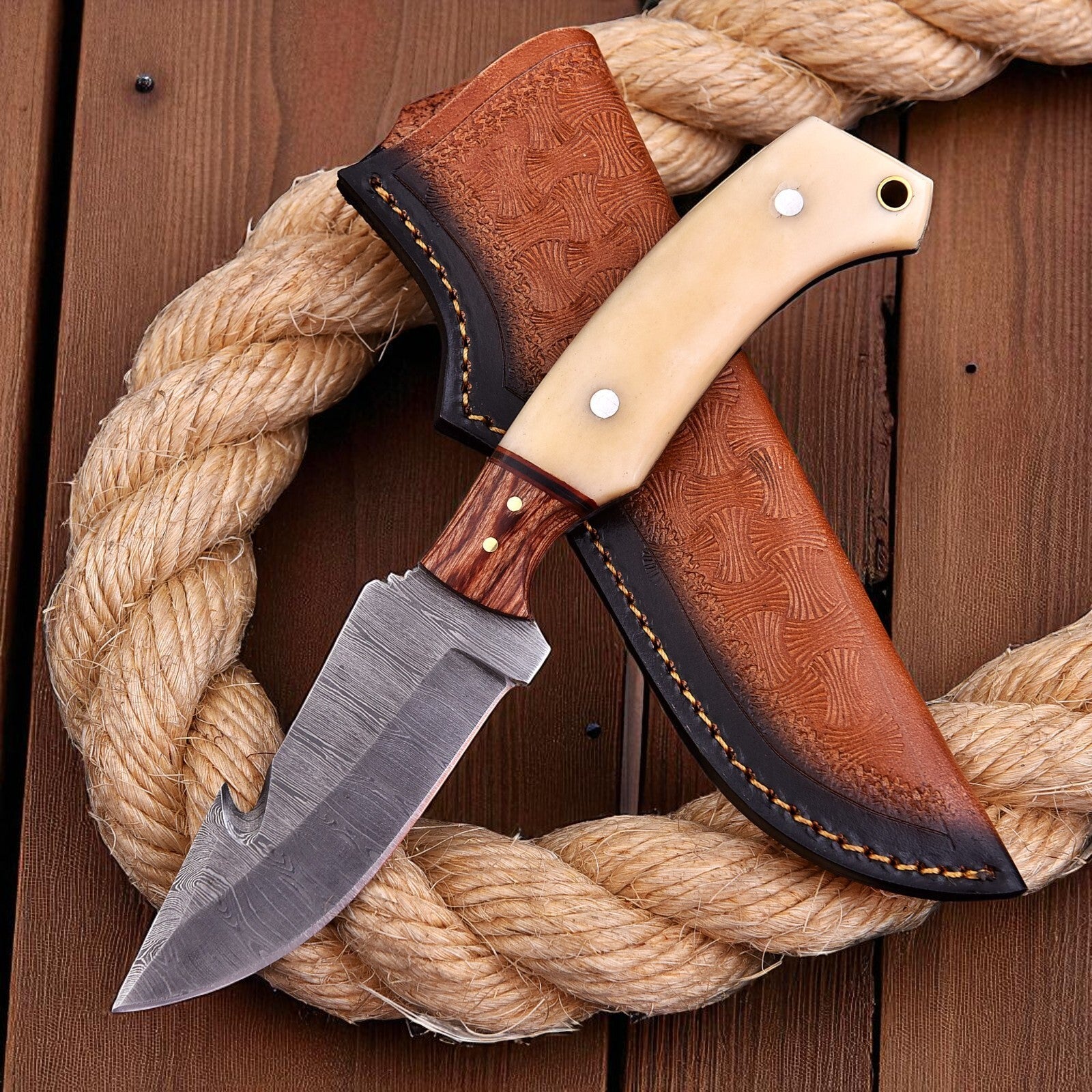 hunting knife with gut hook