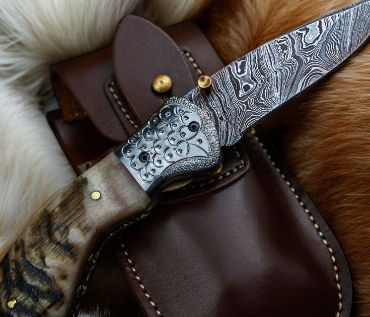 Sheep Horn Handle Foldable Knife with Damascus Steel Blade
