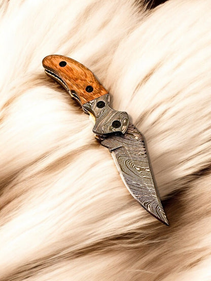  Damascus Steel pocket knife with leather case and liner lock mechanism