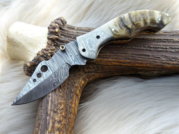 Liner Lock Mechanism on Damascus Steel Camping Knife
