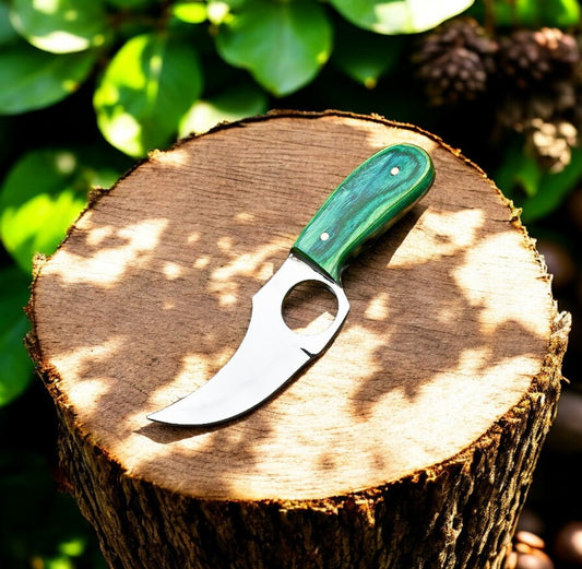 Compact 7-inch skinning knife with 3.5-inch D2 steel blade

