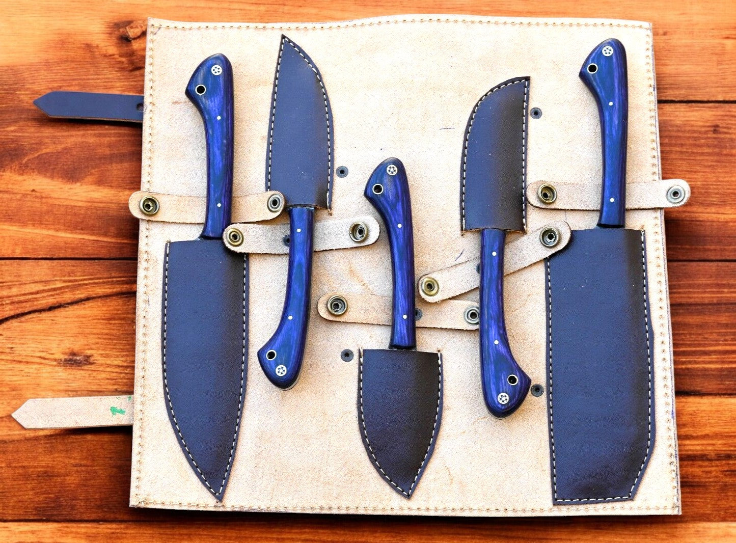 kitchen knife with leather roll
