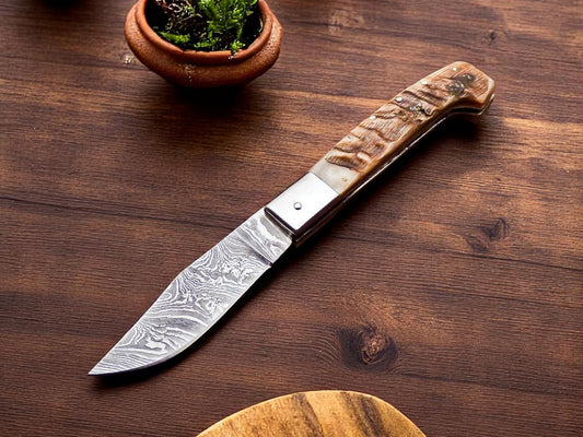 folding knife