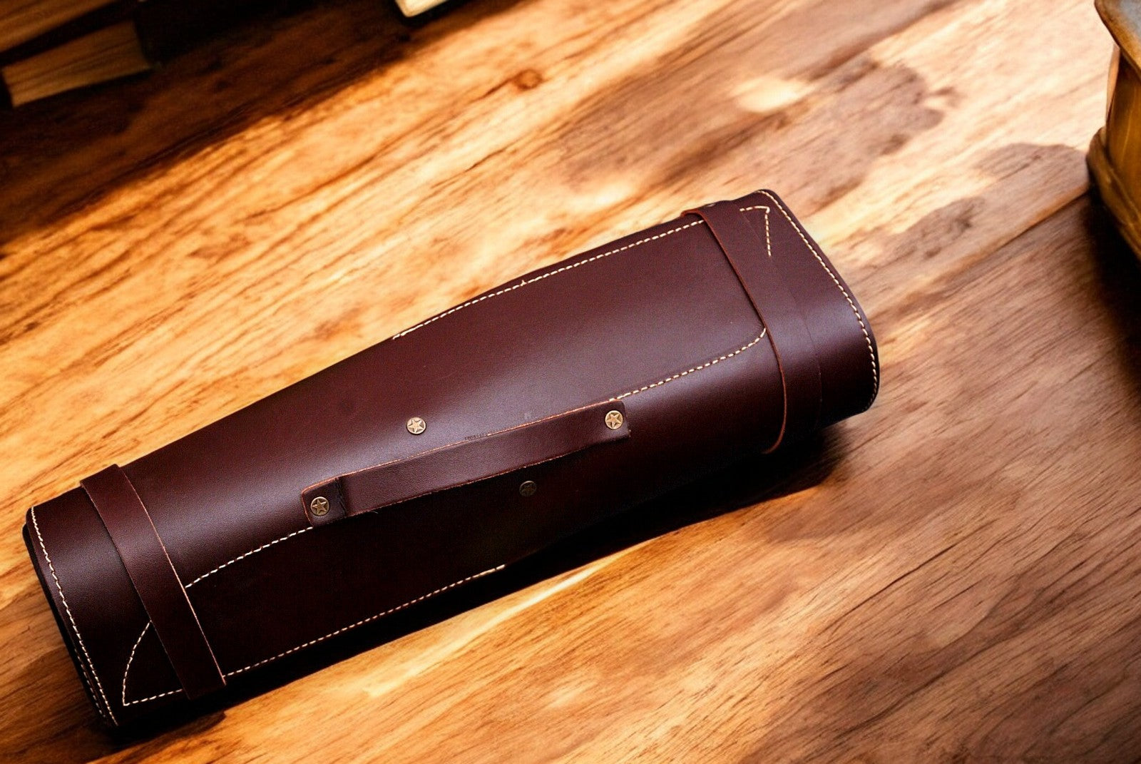  knife set in the leather roll.
