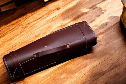  knife set in the leather roll.
